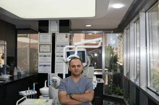 Dt. Elkhan İbrahimov profilinde yer alan galeri fotoğrafı.