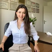 Uzm. Dyt. Büşra Totan Döyen — Diyetisyen, Ankara. Portre fotoğrafı.