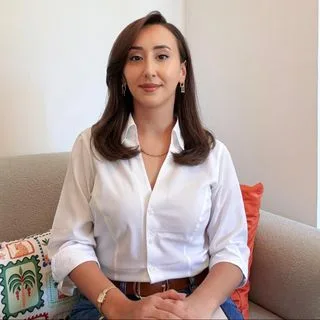 Psk. Özge Öztürk — Psikoloji, Ankara. Portre fotoğrafı.
