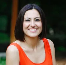 Dr. Eylem Emel Arıkan — Dermatoloji, İstanbul. Portre fotoğrafı.