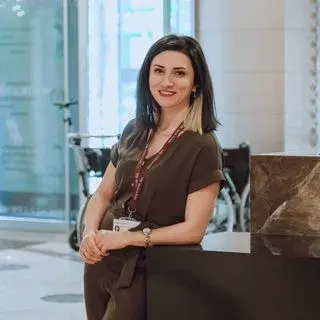 Uzm. Dt. Elif Banu Özkan — Bursa. Portre fotoğrafı.