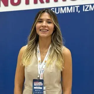 Dyt. Elzem Arda — Diyetisyen, Çorlu, Tekirdağ. Portre fotoğrafı.