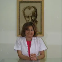 Dt. Banu Değirmenci Dinçer — Diş Hekimi, Aydın. Portre fotoğrafı.