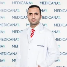 Prof. Dr. Enbiya Aksakal — Kardiyoloji, Nilüfer, Bursa. Portre fotoğrafı.