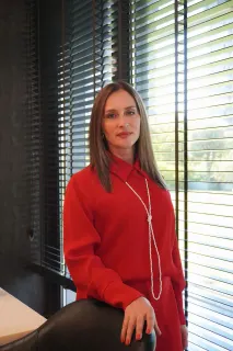 Op. Dr. Yuliya Doster profilinde yer alan galeri fotoğrafı.