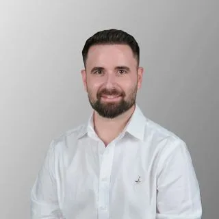 Dr. Öğr. Üyesi Yalçın Kahya — Psikiyatri, İstanbul. Portre fotoğrafı.