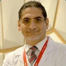 Prof. Dr. Mustafa Tonguç İşken — Plastik Rekonstrüktif Ve Estetik Cerrahi, Tuzla, İstanbul. Portre fotoğrafı.