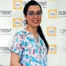 Uzm. Dt. Banu Gülcan Ateşler — Çocuk Diş Hekimliği (Pedodonti), Eskişehir. Portre fotoğrafı.
