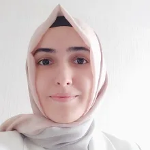 Uzm. Dr. Saliha Çalışır — Psikiyatri, Konya. Portre fotoğrafı.