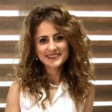 Uzm. Dr. Sabahat Derici — Çocuk Sağlığı Ve Hastalıkları, Çiğli, İzmir. Portre fotoğrafı.