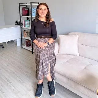 Psk. Simge Kurnaz Kaya — Psikoloji, Manisa. Portre fotoğrafı.