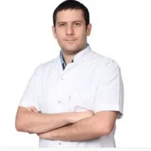 Dr. Dt. Kutay Gürel — İzmir. Portre fotoğrafı.