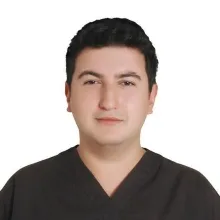 Dt. Türker Biçer — Diş Hekimi, Ankara. Portre fotoğrafı.