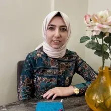 Uzm. Psk. Dan. Özge Türker — Psikolojik Danışma ve Rehberlik, İzmir. Portre fotoğrafı.