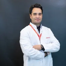 Doç. Dr. Taner Şeker — Kardiyoloji, Adana. Portre fotoğrafı.
