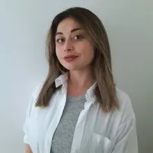 Dkt. Gizem Güçlü — Dil ve Konuşma Terapisi, Kayseri. Portre fotoğrafı.