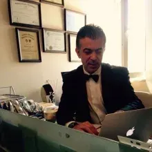 Prof. Dr. Bülent Önal — Üroloji, İstanbul. Portre fotoğrafı.