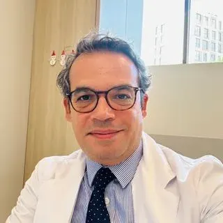 Prof. Dr. Tayfun Oktar — Zeytinburnu, İstanbul. Portre fotoğrafı.
