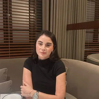 Psk. Pelin Yıldırım — Psikoloji. Portre fotoğrafı.