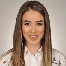 Psk. Hande Eşmelioğlu — Psikoloji, Uşak. Portre fotoğrafı.