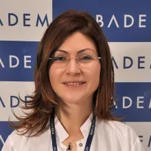 Uzm. Dr. Hülya Sağlam — Dermatoloji, İstanbul. Portre fotoğrafı.