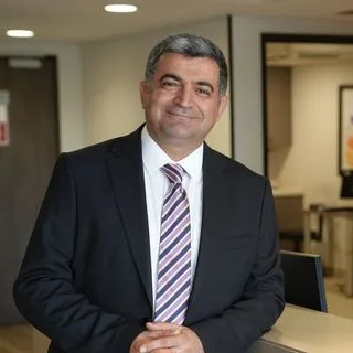 Prof. Dr. Hasan Ali Bayhan — Göz Hastalıkları, Şişli, İstanbul. Portre fotoğrafı.