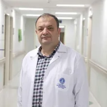 Uzm. Dr. Sezai Uyar — Psikiyatri, Kocaeli. Portre fotoğrafı.