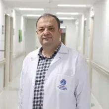 Uzm. Dr. Sezai Uyar — Psikiyatri, Kocaeli. Portre fotoğrafı.