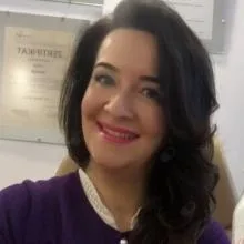 Uzm. Dr. Şenay Sarıtaş — Dermatoloji, İstanbul. Portre fotoğrafı.