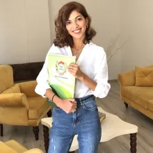 Dyt. Hatice Karabayazıt — Diyetisyen. Portre fotoğrafı.