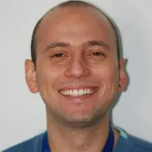 Dr. Dt. Anıl Atila — Periodontoloji, İzmir. Portre fotoğrafı.