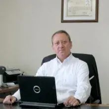 Dr. Dt. Oğuz Yılmaz — Ortodonti, Mersin. Portre fotoğrafı.