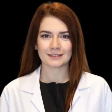 Dt. Seda Zaimoğlu Erdem — Diş Hekimi, İzmir. Portre fotoğrafı.