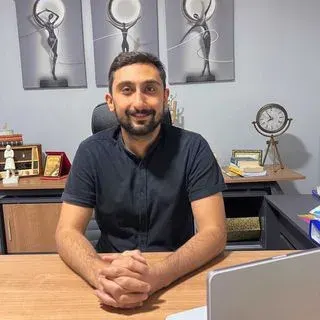 Kl. Psk. Sedat Parmaksız — Psikoloji, İstanbul. Portre fotoğrafı.