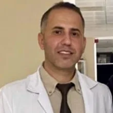 Uzm. Dr. Erdal Mert — İç Hastalıkları. Portre fotoğrafı.