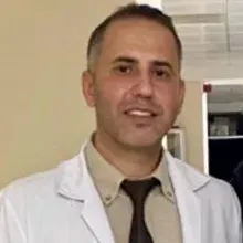 Uzm. Dr. Erdal Mert — İç Hastalıkları. Portre fotoğrafı.