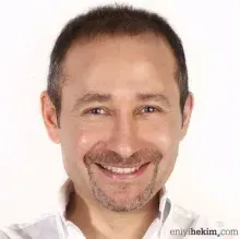 Dr. Oğuz Uçar — Sertifikalı Medikal Estetik, Tepebaşı, Eskişehir. Portre fotoğrafı.