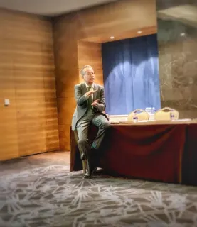 Prof. Dr. Kemal Uygur profilinde yer alan galeri fotoğrafı.