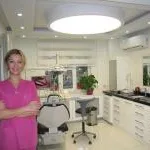 Dt. Berna Baydil Yurttürk — Diş Hekimi, Denizli. Portre fotoğrafı.