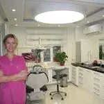 Dt. Berna Baydil Yurttürk — Diş Hekimi, Denizli. Portre fotoğrafı.