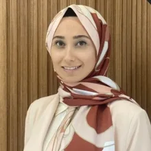 Uzm. Psk. Betül Okur Çelik — Psikoloji, İstanbul. Portre fotoğrafı.