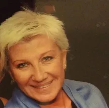 Dr. Sennur Zorer — Kadın Hastalıkları Ve Doğum, İstanbul. Portre fotoğrafı.