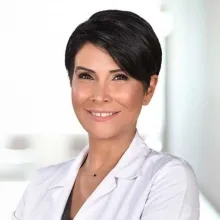 Uzm. Dr. Denizay Yürürer — Çocuk Sağlığı Ve Hastalıkları, Antalya. Portre fotoğrafı.
