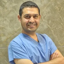 Op. Dr. Altan Yücetaş — Plastik Rekonstrüktif Ve Estetik Cerrahi, İstanbul. Portre fotoğrafı.