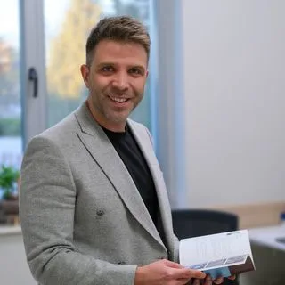 Op. Dr. Halil İbrahim Yıldırımdemir — Kalp Ve Damar Cerrahisi, Tepebaşı, Eskişehir. Portre fotoğrafı.