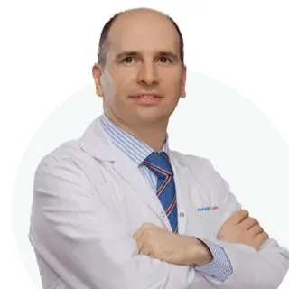 Prof. Dr. Fırat Helvacıoğlu — Göz Hastalıkları, Kadıköy, İstanbul. Portre fotoğrafı.