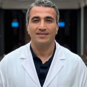 Doç. Dr. Erkan Elçi — Kadın Hastalıkları Ve Doğum, Bakırköy, İstanbul. Portre fotoğrafı.