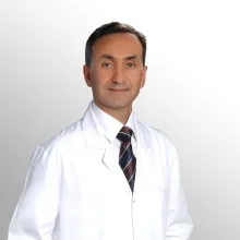 Prof. Dr. Yıldırım Bayazıt — Üroloji, Seyhan, Adana. Portre fotoğrafı.