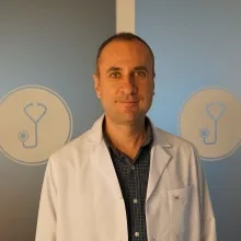Dr. Alican Akdeniz — Ankara. Portre fotoğrafı.