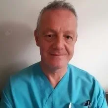 Doç. Dr. Selim Çelebioğlu — Plastik Rekonstrüktif Ve Estetik Cerrahi, Ankara. Portre fotoğrafı.
